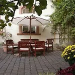 Graf Von Mansfeld فندق